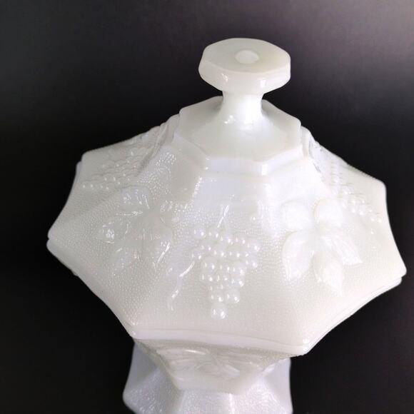 Vtg Anchor Hocking Grapes & Leaves Milk Glass Pedestal Candy Dish & Lid Stippled - Picture 3 of 12